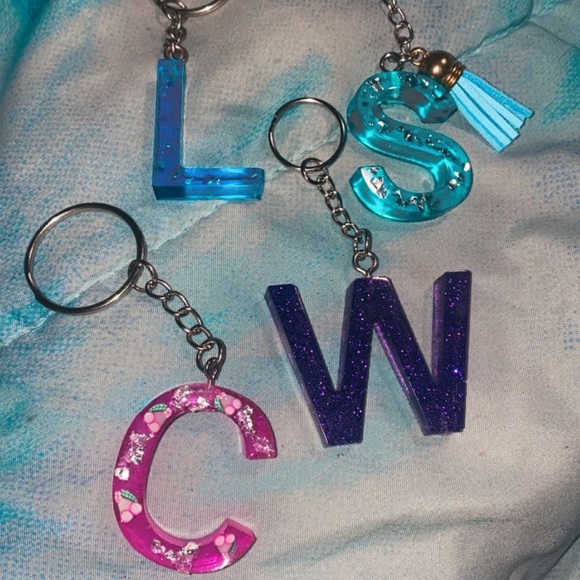 Customized keychain letters i can also do different colors if you are interested - Picture 9 of 12